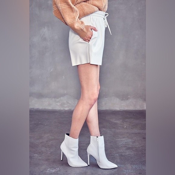 IDEM DITTO WHITE FAUX LEATHER SHORTS - Picture 2 of 5